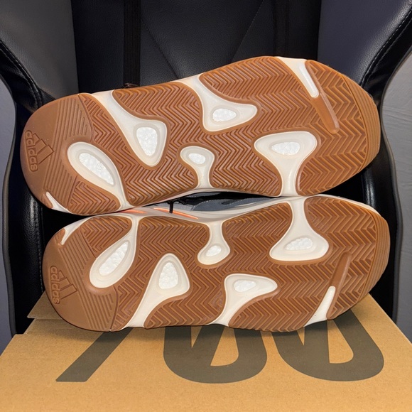 Adidas Yeezy Boost 700 ‘Magnet’ - Picture 6 of 8